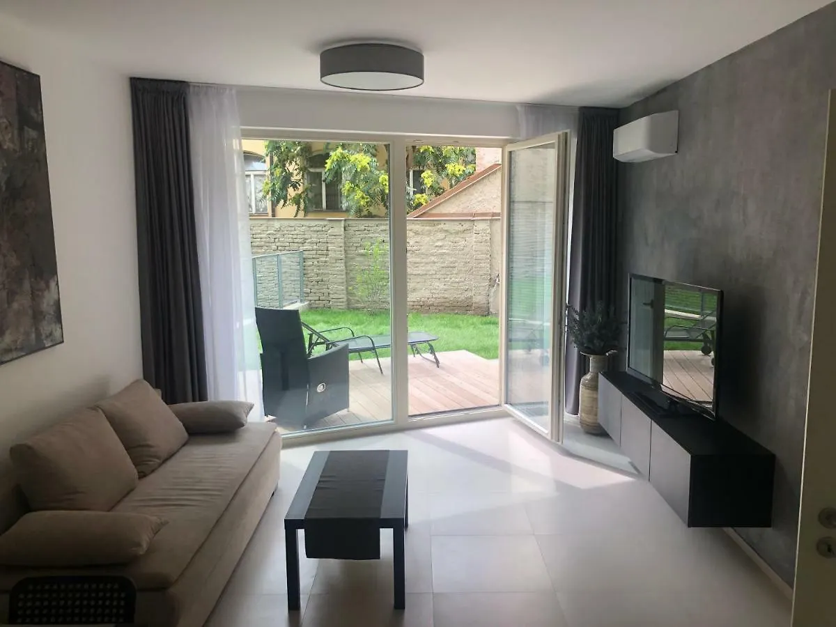 Luxury Apartment With Private Garden Prag